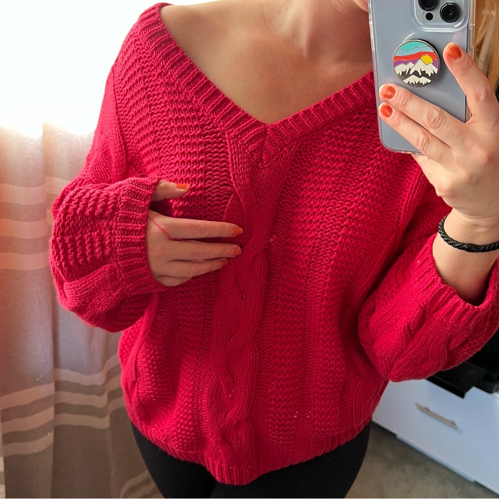 Cable knit V-neck off shoulder chunky sweater pink fuchsia oversized medium top